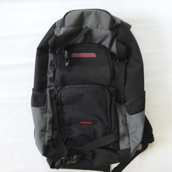 dakine skateboard backpack